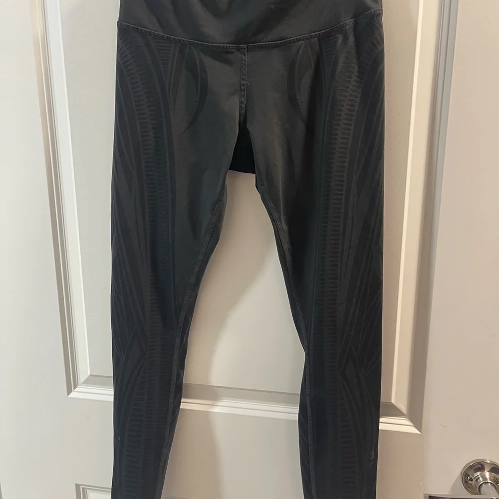 Alo Yoga Black Patterned Leggings Alo Yoga No Size Tags